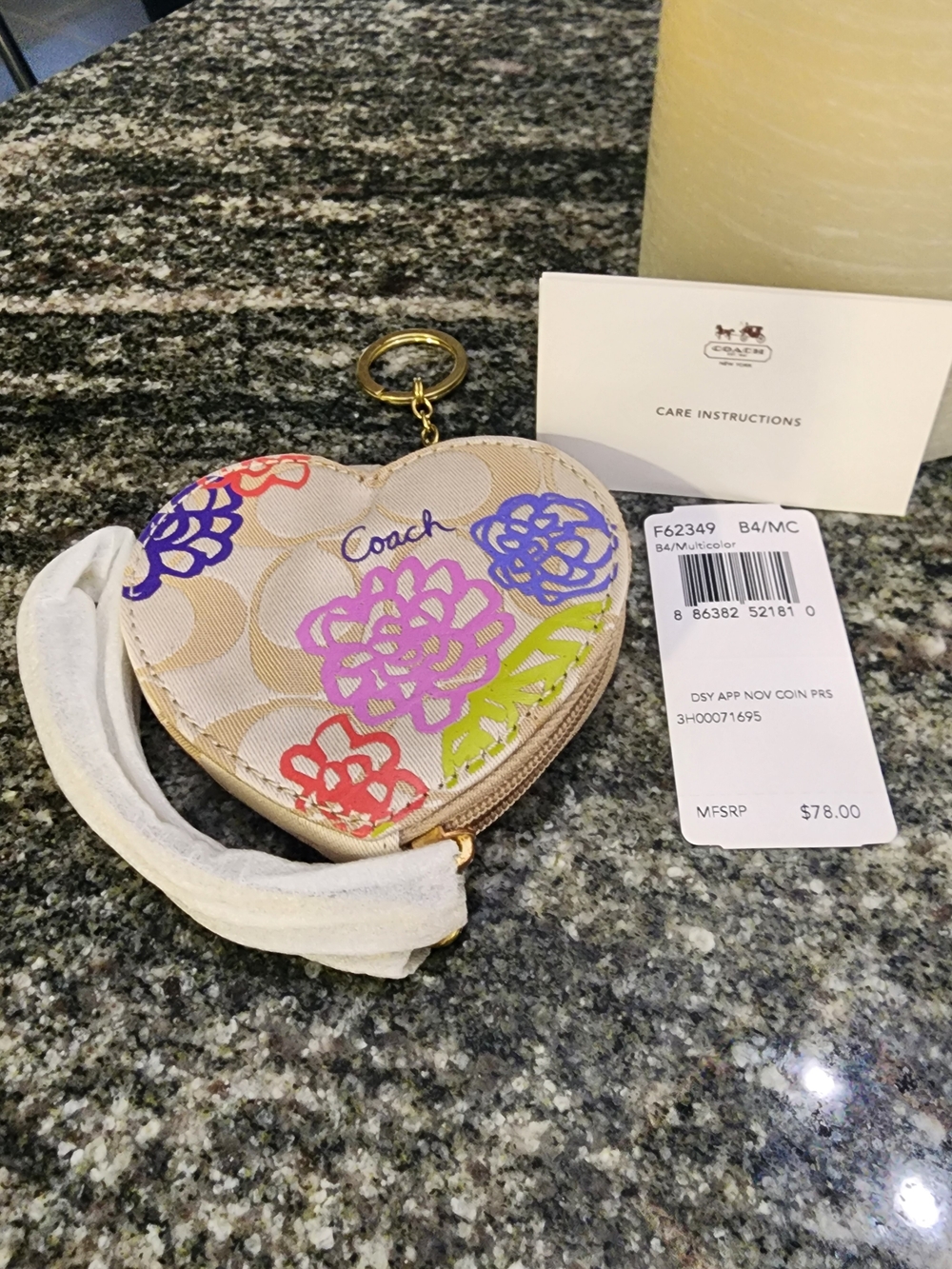 Coach daisy heart shaped coin purse wristlet wallet NWT
